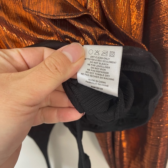 RETROFETE Fiona Metallic Ruffle Bodysuit Rust L $250 Plunge Puff Sleeve - Picture 9 of 10